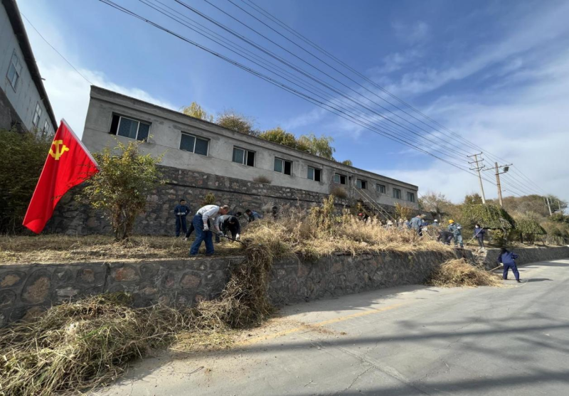 有工投黨員干部、團(tuán)員青年的耕耘那處便是公司最美麗的一角-----物產(chǎn)工投公司開展環(huán)境專項(xiàng)整治主題黨日、團(tuán)日活動(dòng)