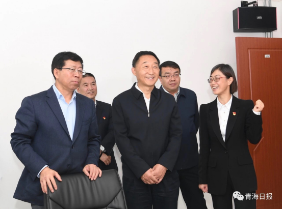 省委副書記、代省長劉寧在副省長王黎明等領(lǐng)導(dǎo)的陪同下視察物產(chǎn)集團(tuán)